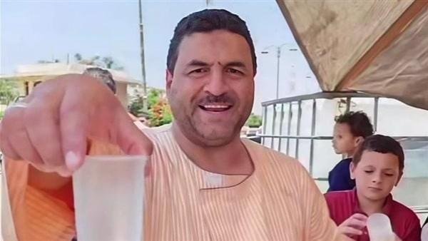 أب يوزع زمزم مجانا صدقة جارية...