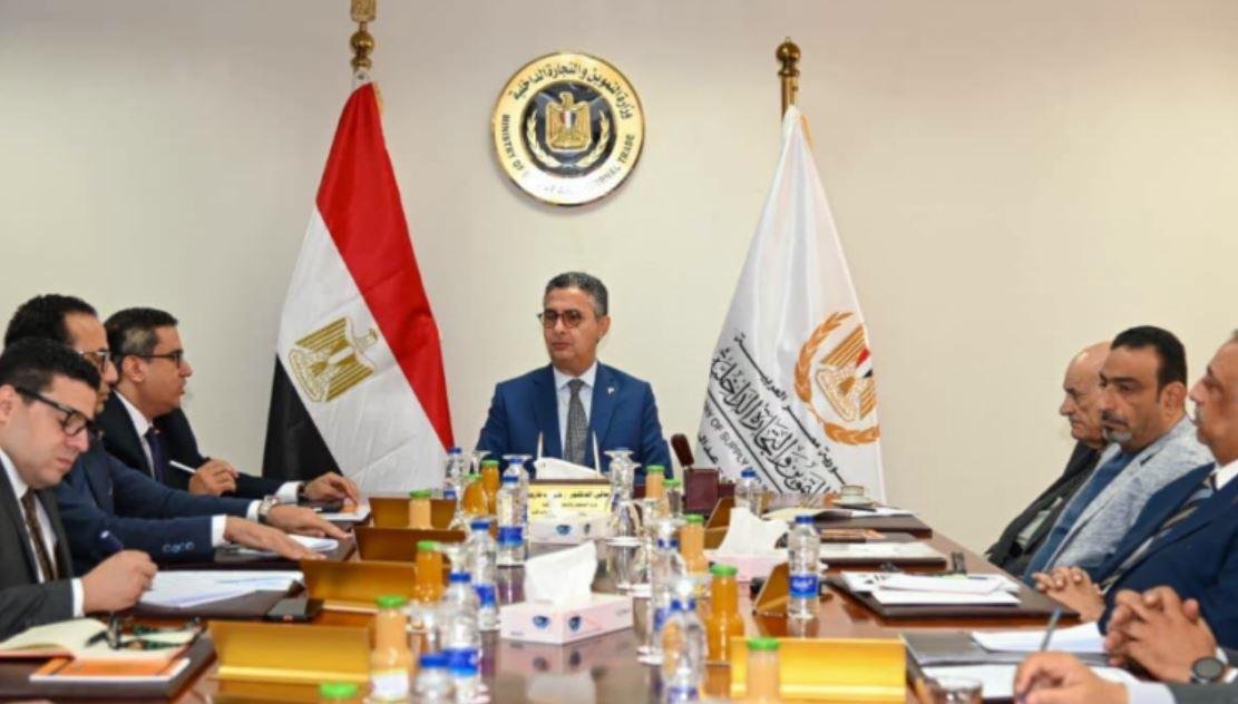 وزير التموين يبحث تكلفة إنتاج...