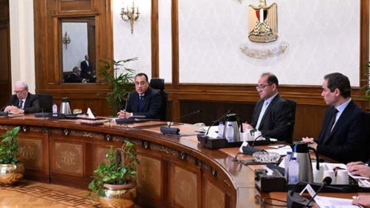 رئيس الوزراء: الحكومة تبذل جهو...