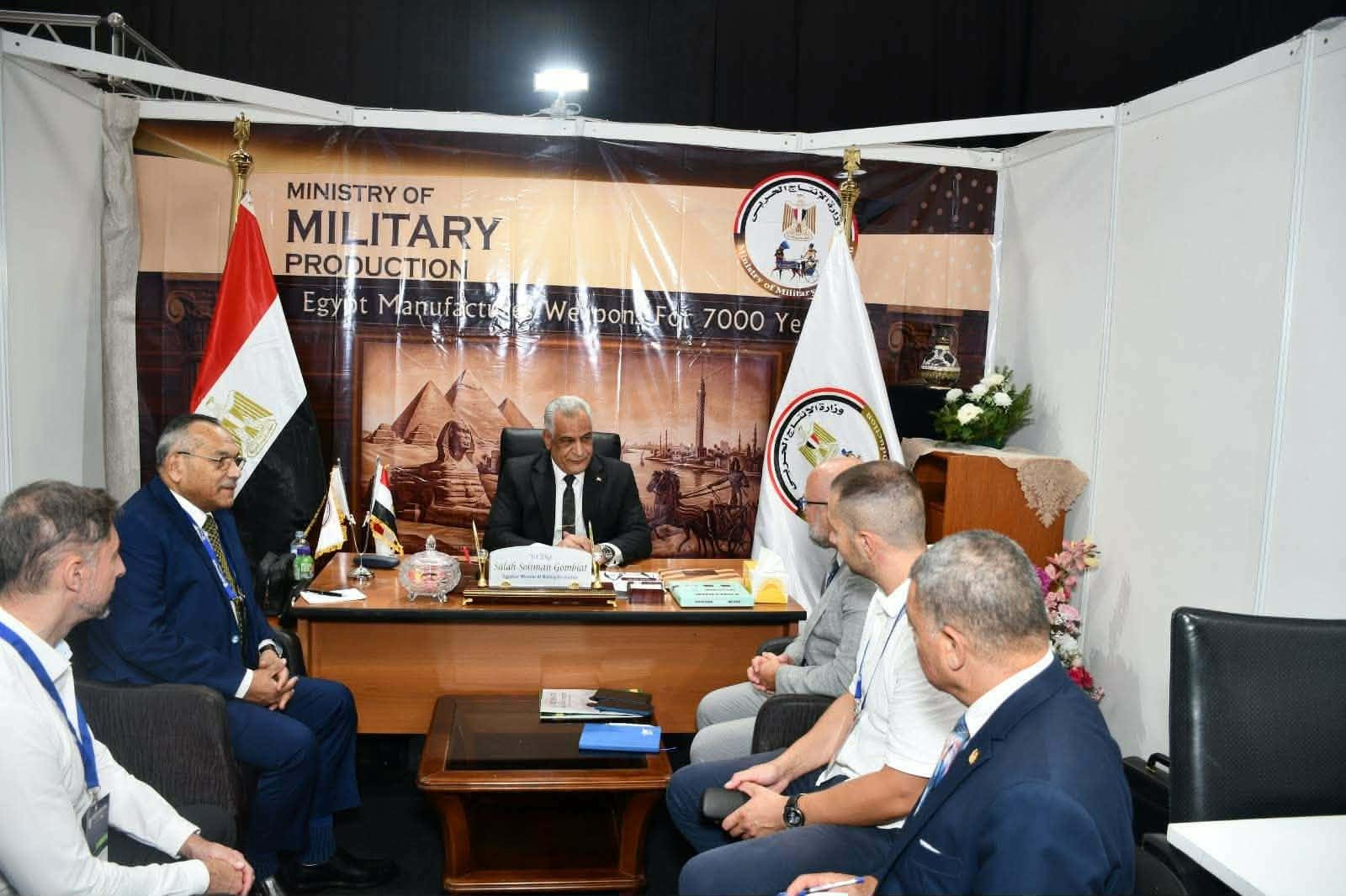 وزير الإنتاج الحربي يبحث مع ممثلي عدد من الشركات بمعرض الدفاع الأول بالبوسنة والهرسك فرص التعاون