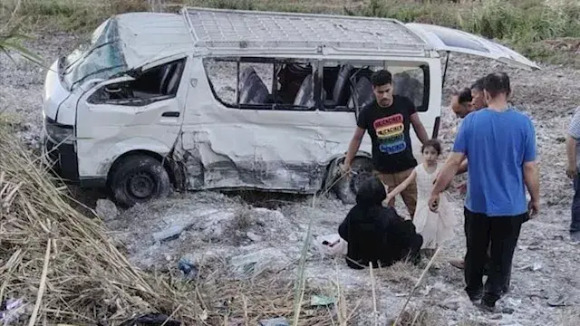 عجلة القيادة اختلت.. إصابة 10...
