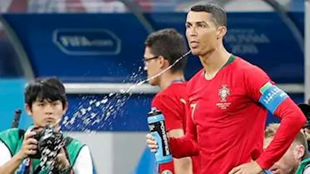 لماذا يبصق الرياضيون كثيرا أثن...
