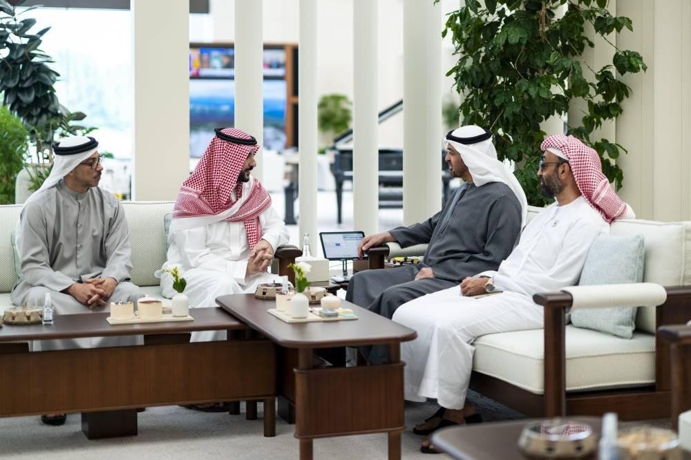 رئيس الإمارات ووزير الدفاع يبحثان العلاقات الأخوية والتطورات الإقليمية