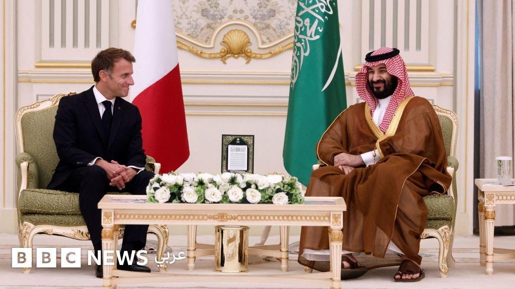 السفارة الأمريكية في السعودية تطلب من موظفيها وعائلاتهم مغادرة المملكة، ومقتل شخصين عقب اعتراض مسيّرة