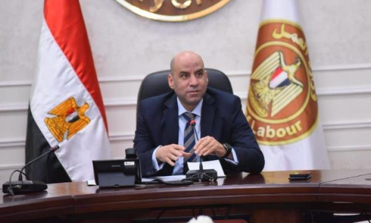 وزير العمل يعلن توفير 1590 فرص...