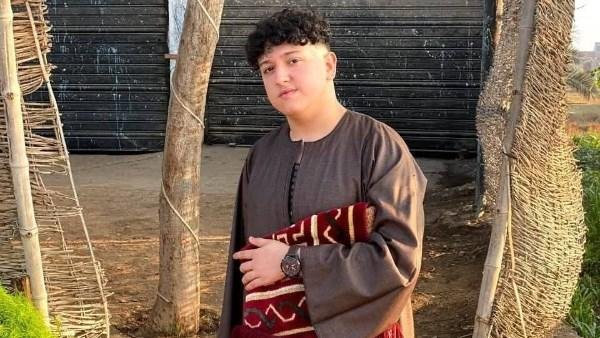 مصرع طالب بطعنة نافذة علي يد ز...