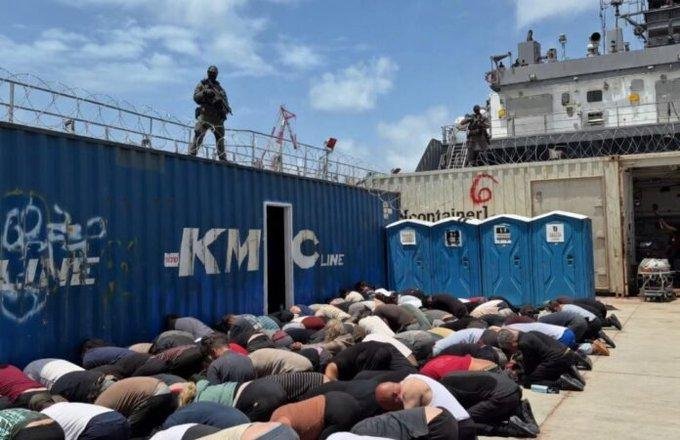 حماس تندد بـ الانحطاط الأخلاقي لقادة الاحتلال بعد نشر فيديو التنكيل بناشطي أسطول الصمود