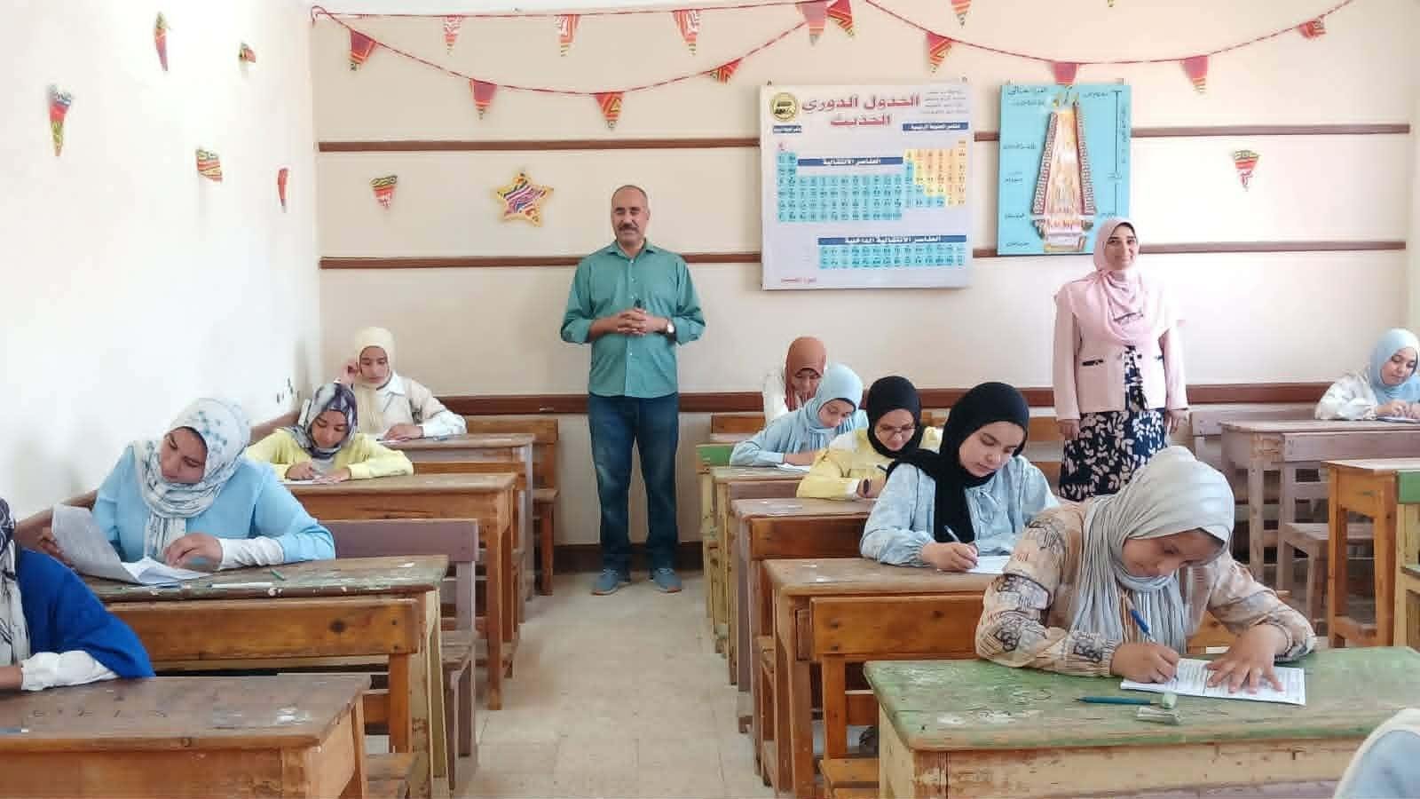وكيل تعليم بني سويف يتفقد لجان...