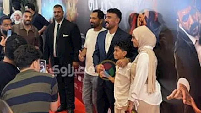 أحمد العوضي يصل العرض الخاص لف...