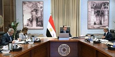 رئيس الوزراء يستعرض الموقف الت...