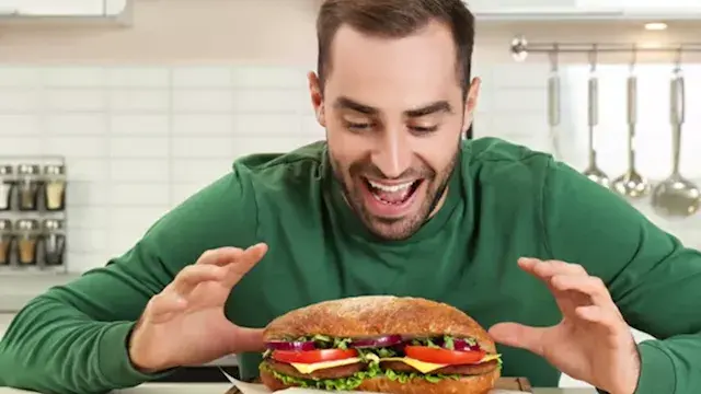 3 علامات تظهر بعد الأكل مباشرة...
