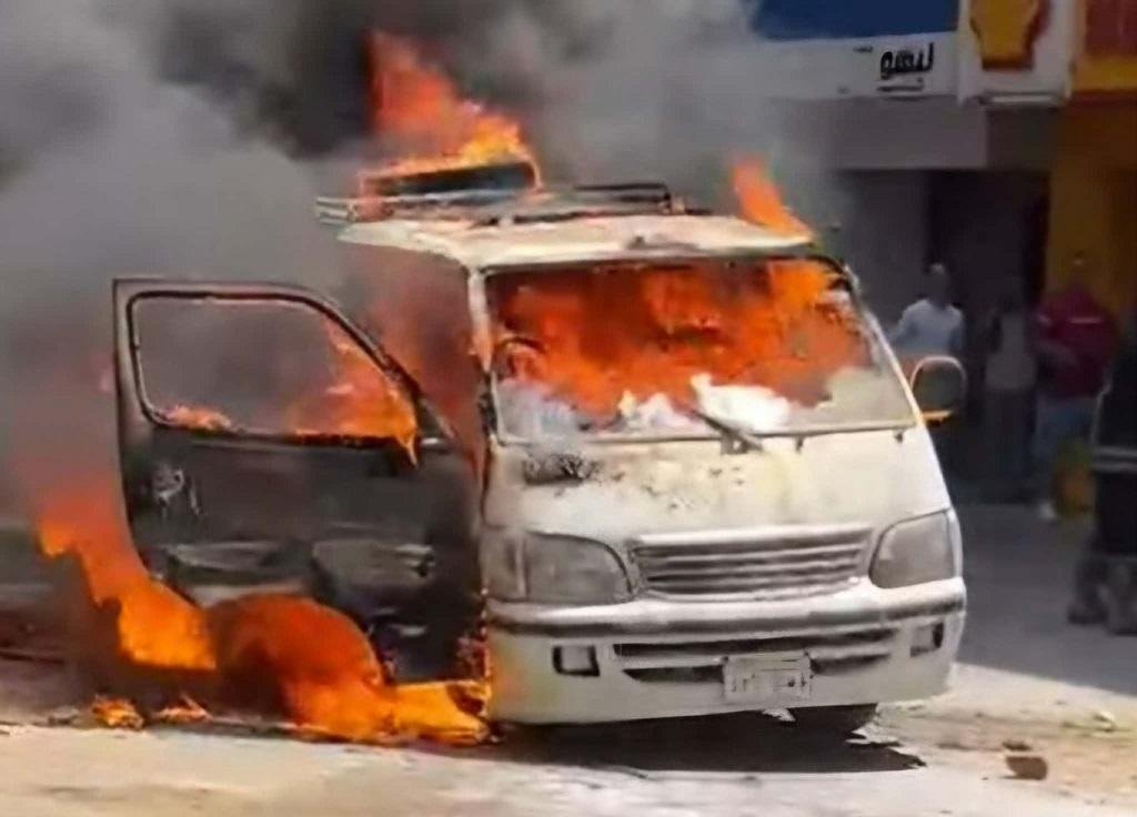 السيطرة على حريق سيارة ميكروبا...