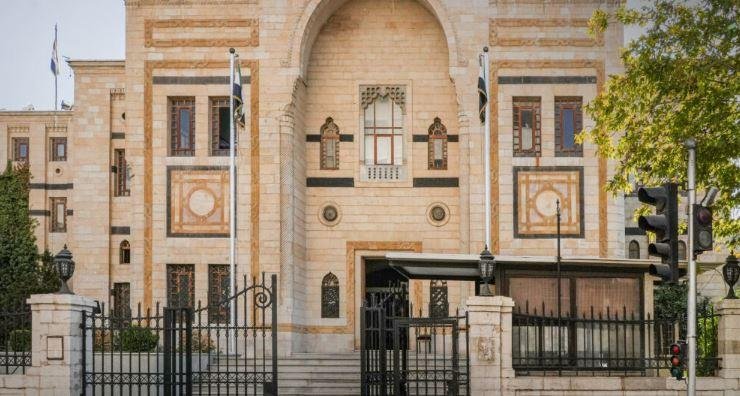 السوريون يترقبون صدور مرسوم رئ...