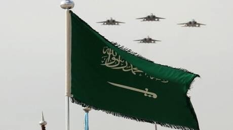 السعودية: إصابة مقيم وتضرر مصلى ومركبات إثر سقوط شظايا صاروخ في عسير أطلقه الحوثيون