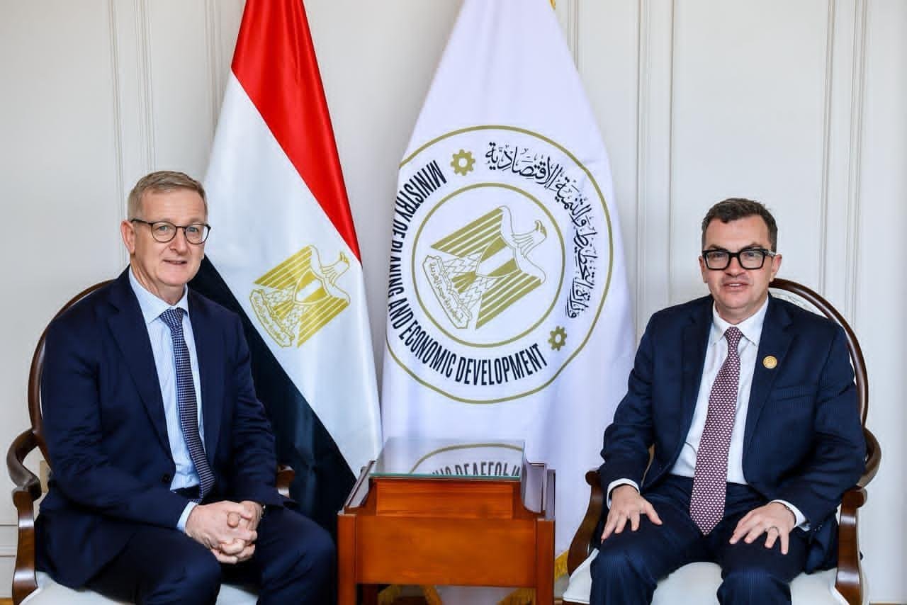 وزير التخطيط يبحث مع سفير أيرل...