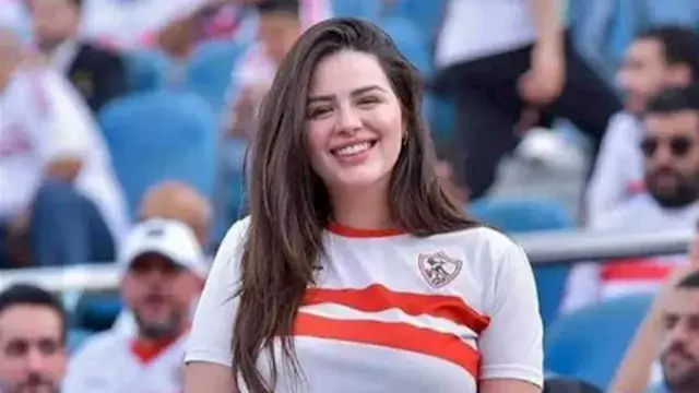 بينهن هنادي مهنا وسارة نخلة.....