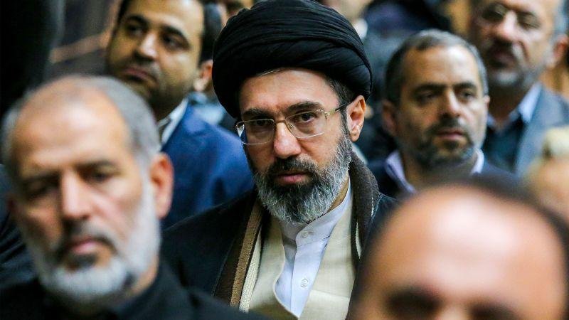 خامنئي: ثمة من يعدنا رابع قوة عظمي.. وبحر العرب سيخلو من أمريكا قريبًا