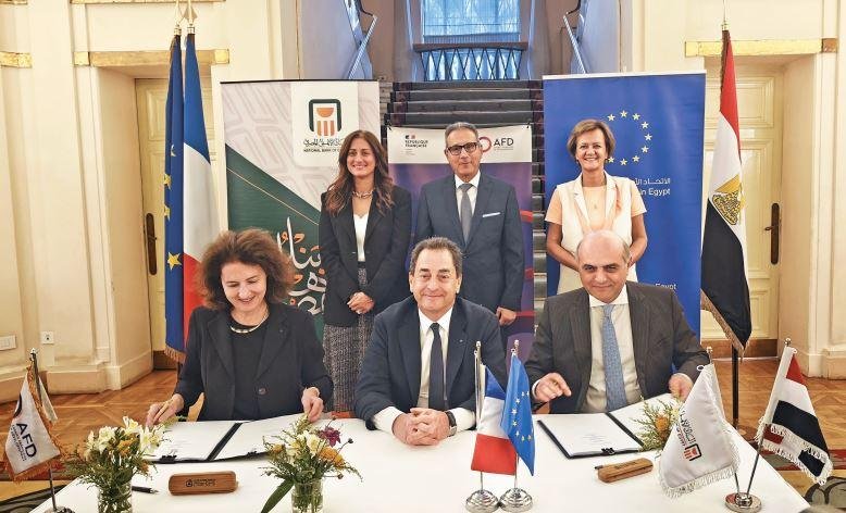 البنك الأهلي يوقع اتفاقيتى تمو...