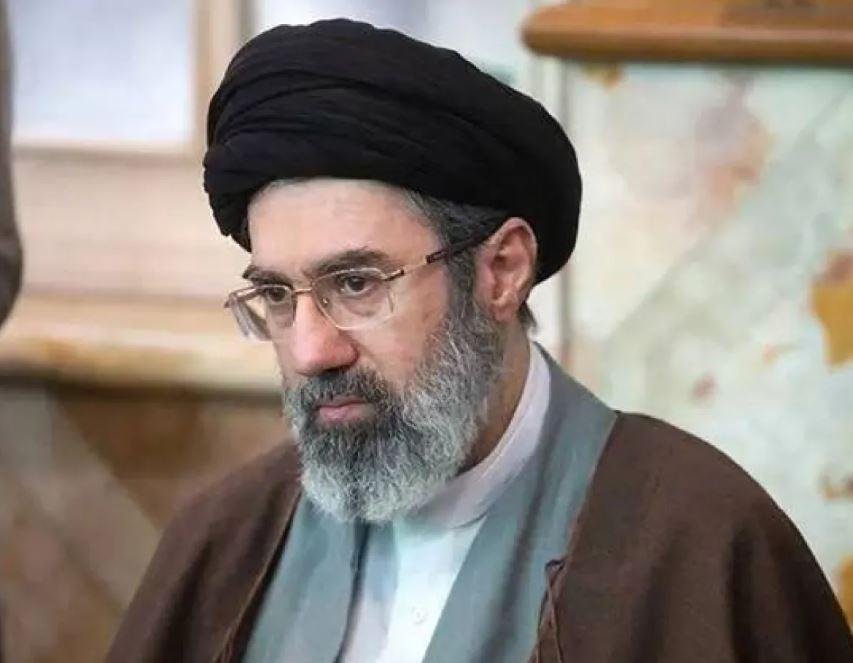 مجتبى خامنئي: استعدادات مسلحة...