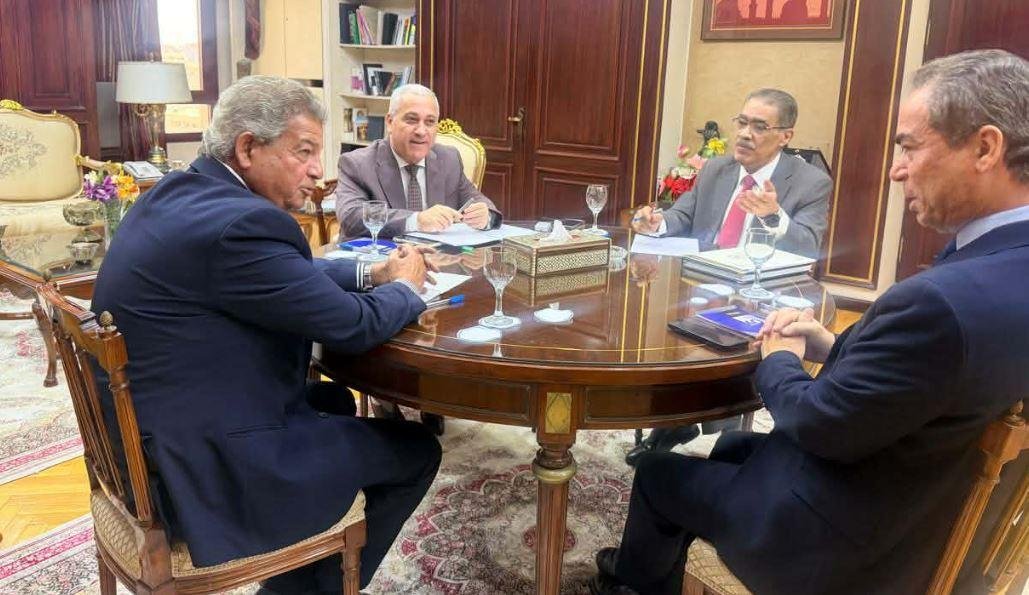 وزير الدولة للإعلام يبحث مع رؤ...