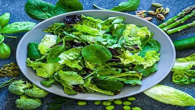 لتعزيز صحة العظام.. إليك الخضر...