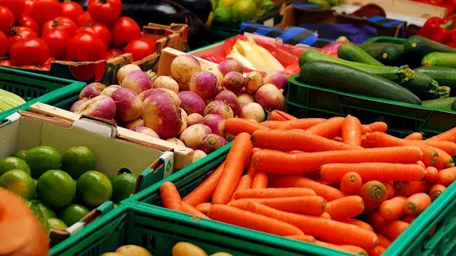 أسعار الخضروات والفاكهة في سوق العبور اليوم الأحد.. انخفاض الطماطم