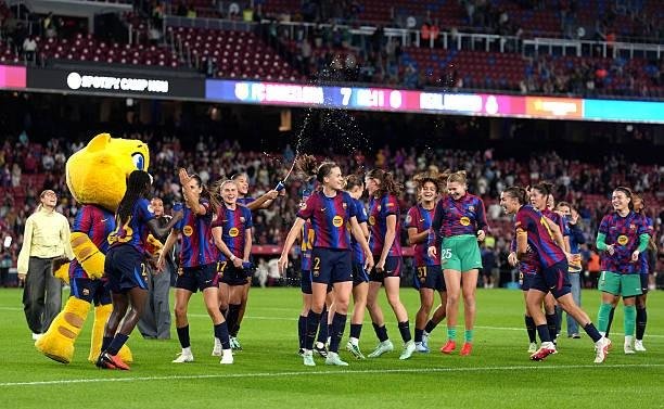 برشلونة يكتسح ريال مدريد بسباع...