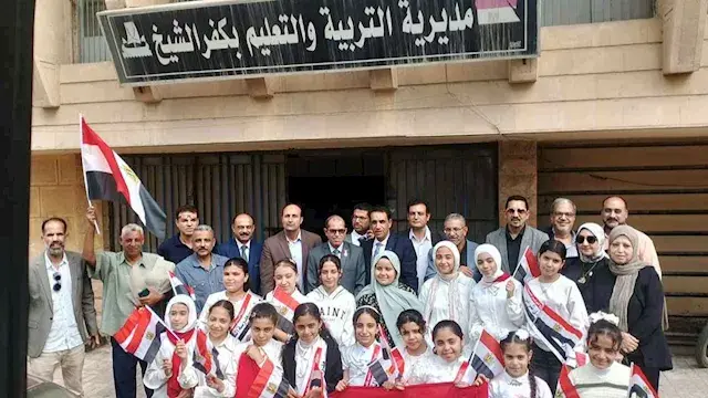 بالصور- وفد من كفر الشيخ يتوجه لمطار القاهرة لاستقبال "ميار" بطلة تحدي القراءة