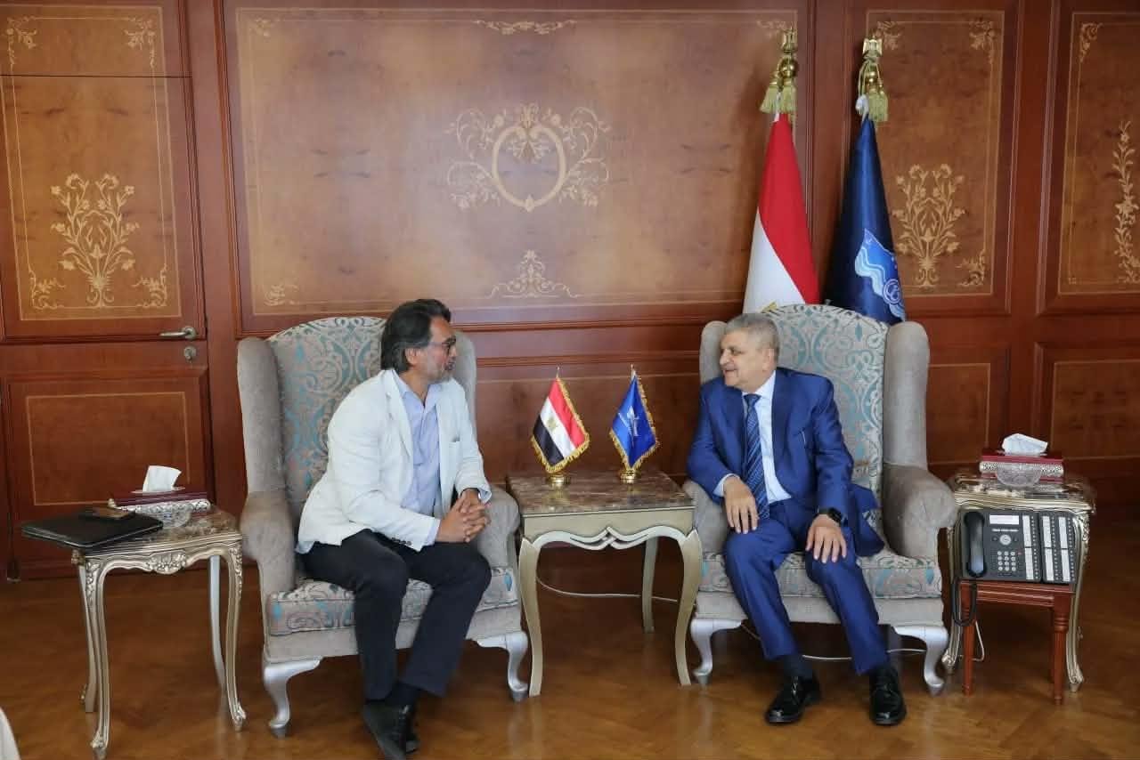 أسامة ربيع: قناة السويس مستمرة...