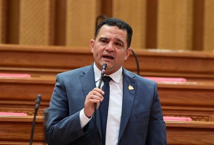 سؤال برلماني بشأن عدم إدراج تك...