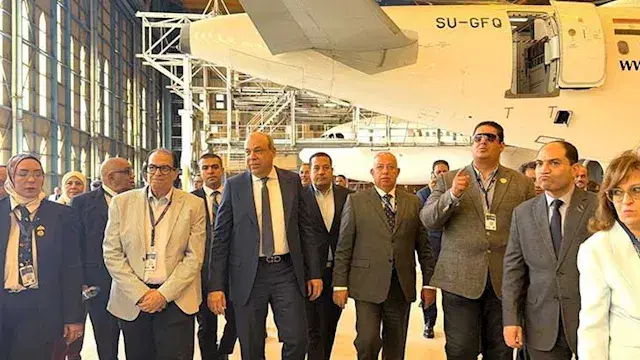 وزير الطيران يستعرض أمام وفد ب...