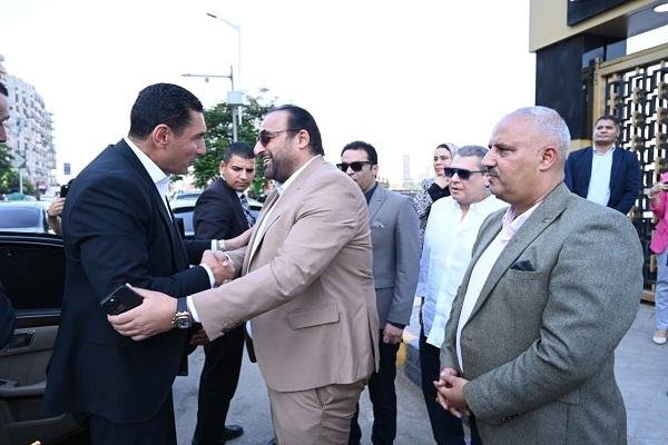 وزير الرياضة يتفقد أعمال تطوير...