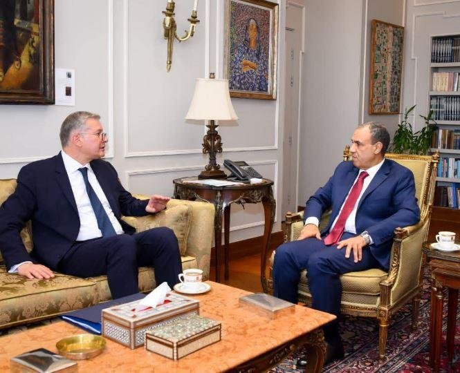 وزيرا الخارجية والبترول يبحثان...
