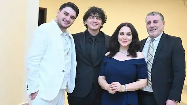 20 صورة سلاف فواخرجي مع زوجها...
