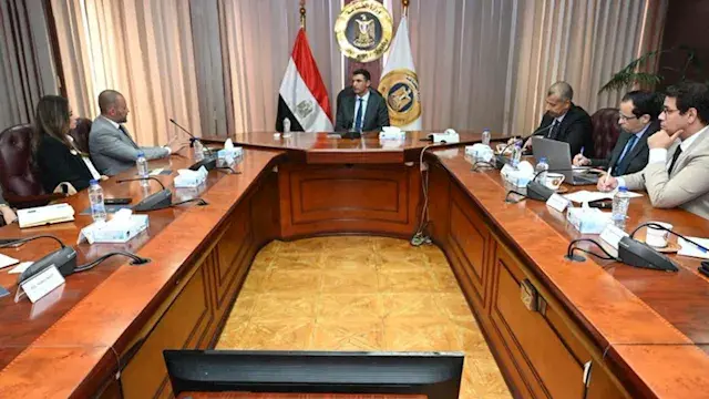 وزير الصناعة يبحث مع "بل مصر"...