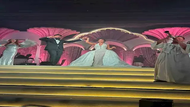 زوجة إبراهيم حسن تخطف الأنظار...