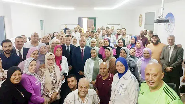 وزير العمل يوجه بسرعة ميكنة ال...