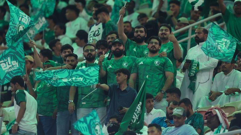 بعد المباراة مباشرة.. هذا ما فعلته الجماهير السعودية مع لاعبي قطر