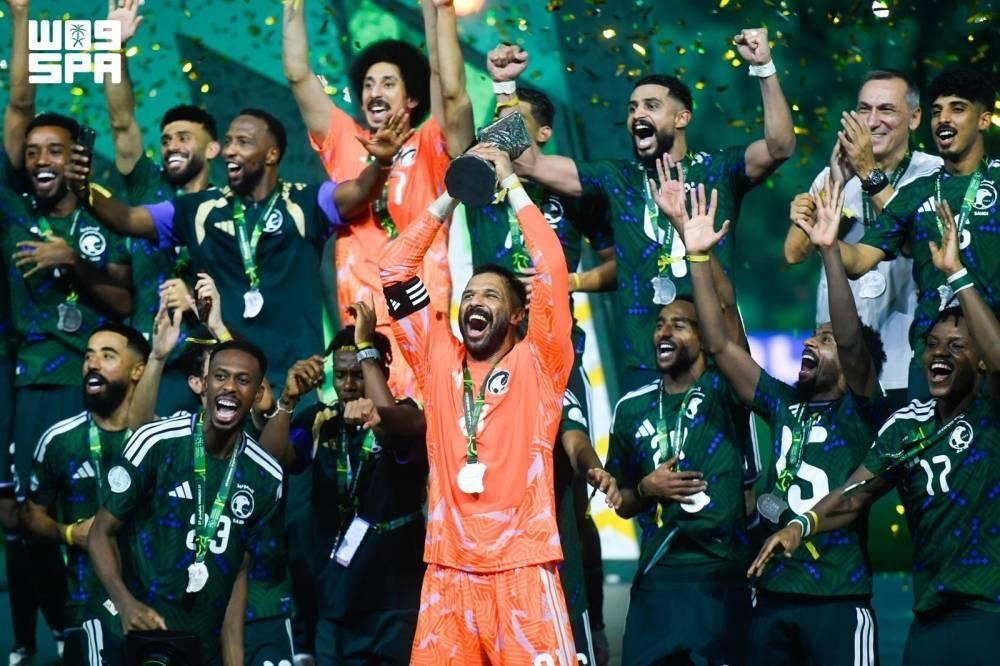 4 فرسان والعرش واحد
