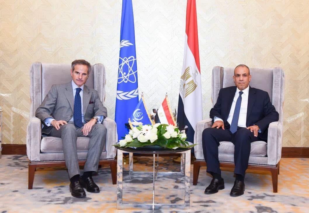 وزير الخارجية يعرب عن دعم مصر...