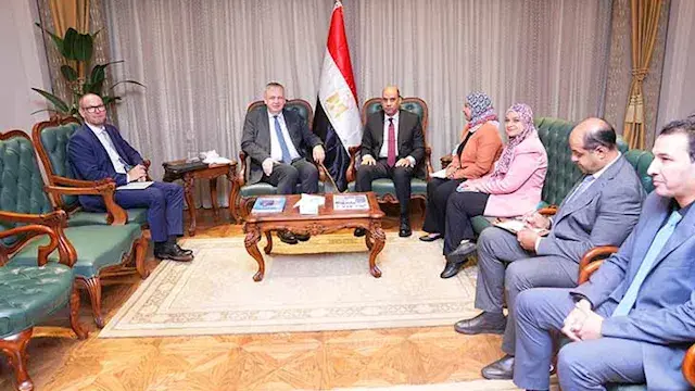 وزير العمل والسفير الألماني يب...
