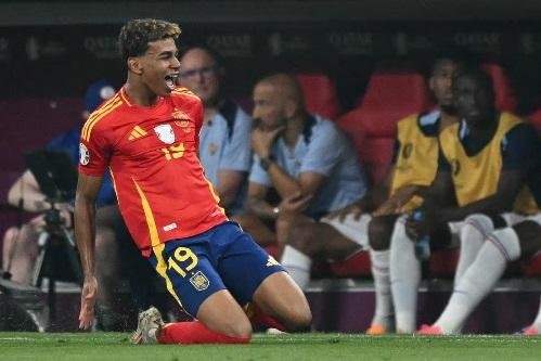 لامين يامال يعادل 27 منتخبا في...