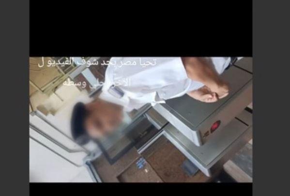 إنهاء خدمة فرد شرطة لتجاوزه مع مواطن بإحدى محطات السكك الحديدية بالقاهرة