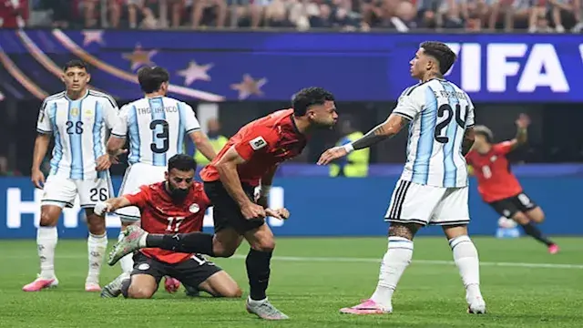 "عندهم ميسي وعندنا صلاح".. أبر...