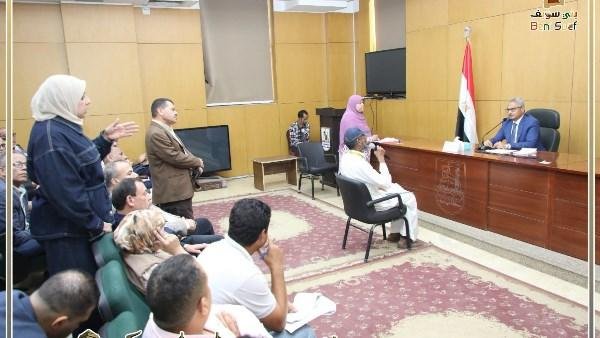 محافظ بني سويف يعقد اللقاء الأسبوعي مع المواطنين.. ويوجه بحلول لمطالبهم وشكاواهم واحتياجاتهم