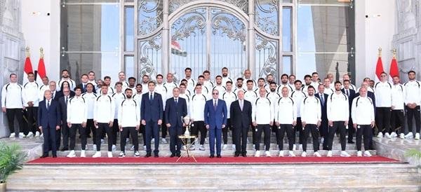 رئيس الوزراء: أداء المنتخب في...