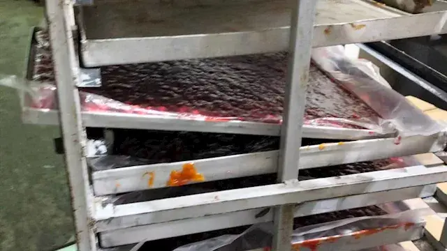 ضبط طن من حلوى المولد داخل مصن...