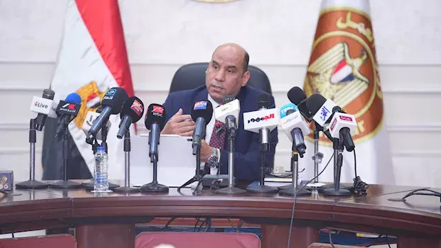 متى يجوز فصل الموظف؟.. وزير ال...
