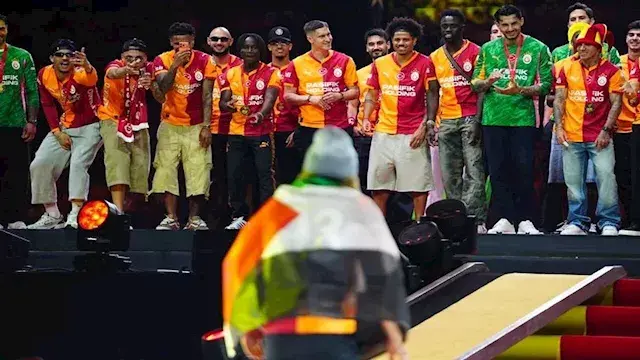 على خطى لامين يامال.. لاعب جلط...