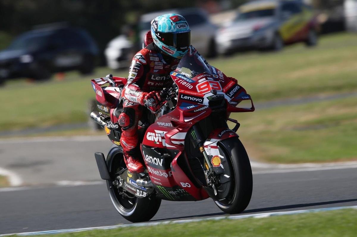 MotoGP Australian GP: Marc Marquez recovers from crash to take pole at wet Phillip Island